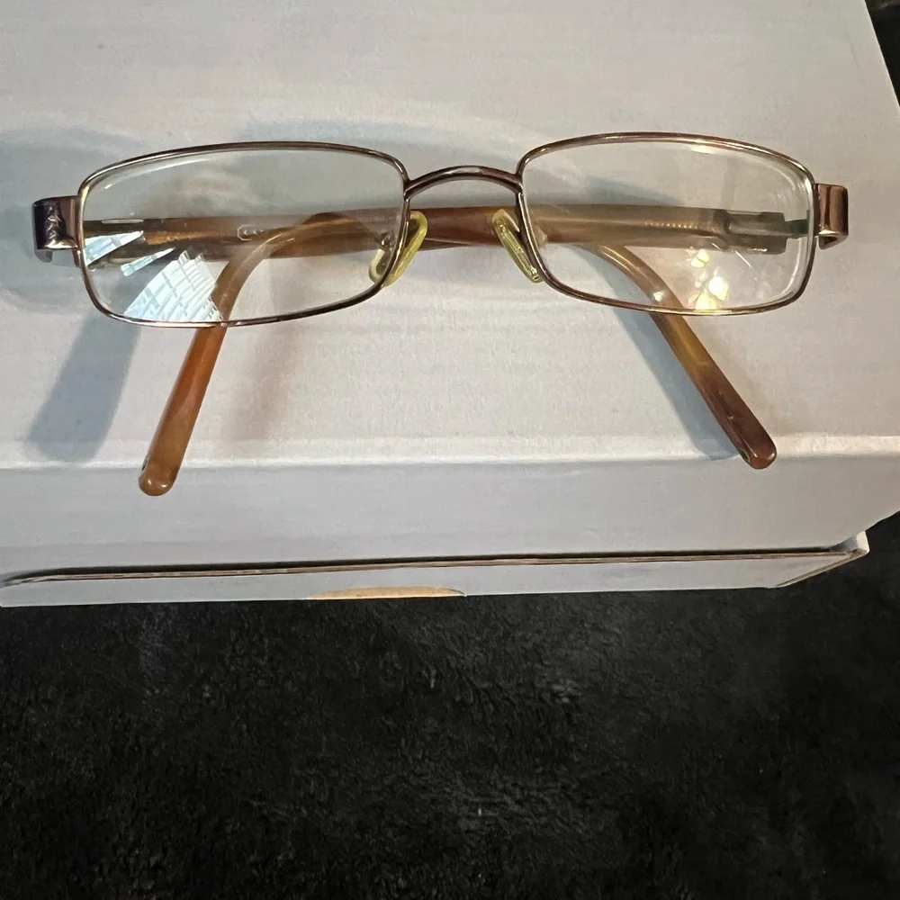 This is a pair coach eyeglasses - Picture 3 of 6